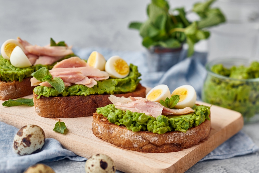 Dark Ciabatta - With green pea paste, smoked chicken and boiled egg | Latvijas Maiznieks